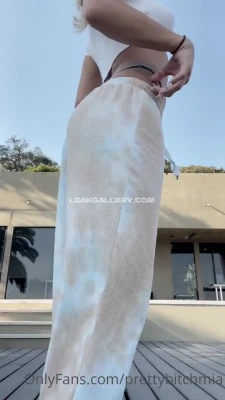 prettybitchmia - Making my buttplug wink at you