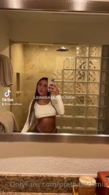 prettybitchmia - Shoulders