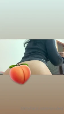 voulezj - Twerking in fishnets with my pussy out