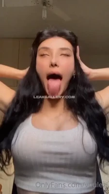 voulezj - I would so play with this girl  Go check her out advertisment 21 