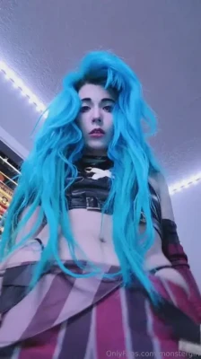 monstergirl - filming now hehe xoxo