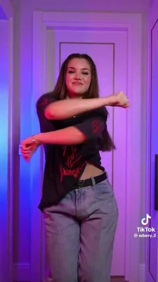 wbery - OMG babe I just go see my friend and she have new toy 🤩 have you