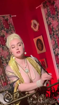 stefaniaferrario - Tell me your fantasy. Maybe we can make it cum true...