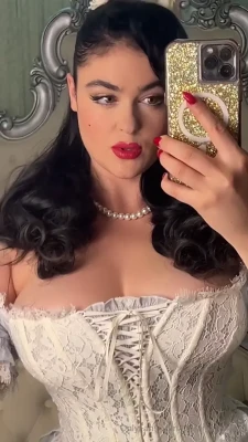 stefaniaferrario - Would you take off those top ?