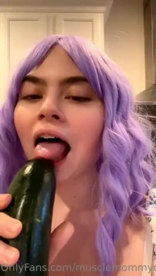 linneas_feet - 🇺🇲 Hey daddy! Have you ever sexted or video call wearing