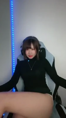 rurusama9 - QUESTION! Do you guys like videos with cumshot endings better, or do