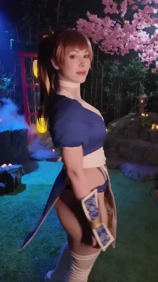 enjinight - Oh, she’s putting her hair up 😉