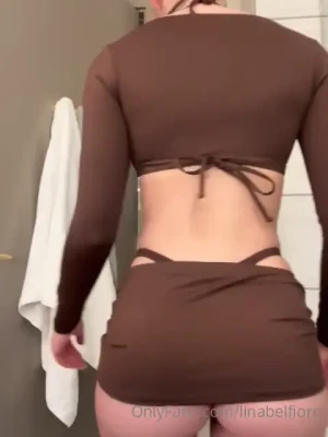 linabelfiore - Am I wearing panties? Second picture will give you the answer in case
