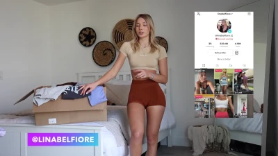 linabelfiore - So come on. Be my good coworker and lets play a bit while the boss is