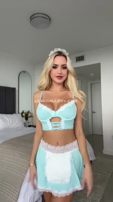 marlialexa - Neon toe nails