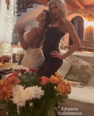 demirose - Cute ass play 😏   don't mind me lying on the Bluetooth shutter 😝