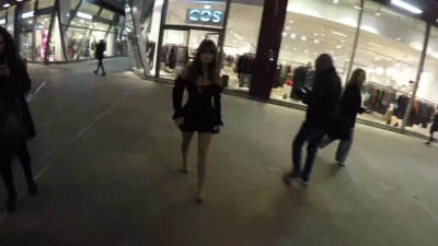 demirose - Fotos  Que divertido jugar en los baños públicos del aeropuerto de