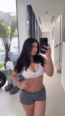 alishbasheikh - testing out new jeans