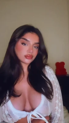 alishbasheikh - This is a no clothing no filter no facetune zone