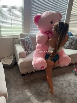 alahnaly - Is this a good view?? 🍑😏