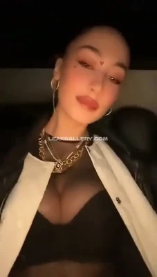 elsiehewitt - Good morning 💗 gonna wrap myself up and be under your tree waiting