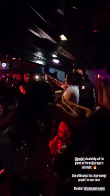 yesjulz - Mid gym ;) My abs make me feel SO fit and feminine!