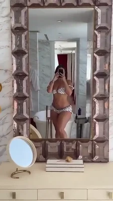 yesjulz - With my beautiful stripper friend @rosiegia 😻❤️ Are we going