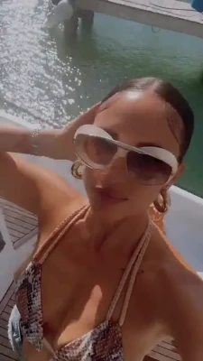 yesjulz - I'm in love with the sight of my boobs in the sun! 🌞