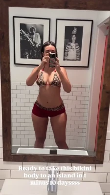 yesjulz - Tell me your fantasy. Maybe we can make it cum true...