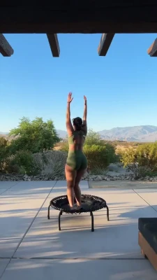 yesjulz - New weekly in dms! Just watching tv teasing myself down there a