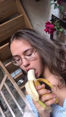 maaryam - good morning 😏🌿 swipe thru for a surprise 🍑 ✨