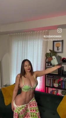 louisakhovanski - I'm so horny tonight, cum watch me, stroke yourself as you do .. I'd