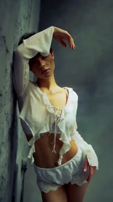 miamaievska - Blowing and swimsuit