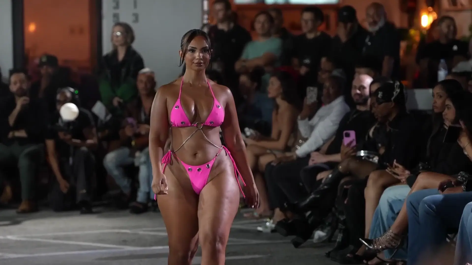 caamibernaal - Adoro questo vestitino, specialmente se esco senza intimo sotto😏