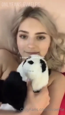 evaelfie - My ass is out but your tongue isn’t? You know better then to keep