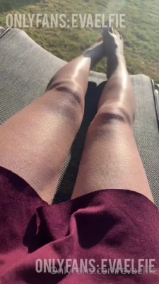 evaelfie - a little cheaky snap