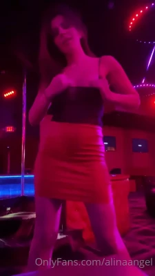 alisonangel - hmm, can you put your cock in between!! 💦😏🤭🍆