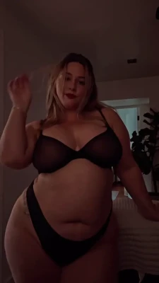 ellanabryan - There's room for one more in my bathroom... want to join me? 😈