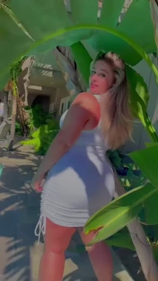 ellanabryan - Them curves though😁