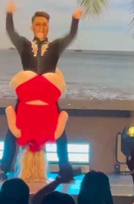 ellanabryan - Would you accept my invitation to my Halloween party ? 😏🥵