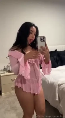 prisymontoya - this thing is so big my pussy can barely handle the whole thing 🥺