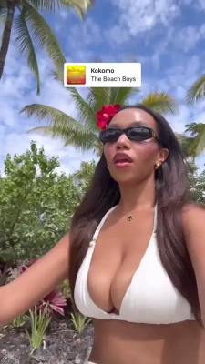 daphnelu - Wil you help me w this handful?🥵