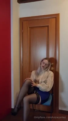daphnelu - Idk what to give him a HANDJOB OR BLOWJOB 🥰