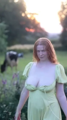 imogenlucie - @ariakai and I have a special holiday video cumming your way