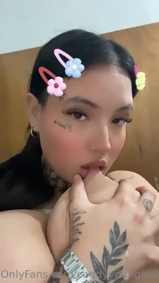 candyyoungbaby - Posting in reverse so you see my pussy first ☺️
