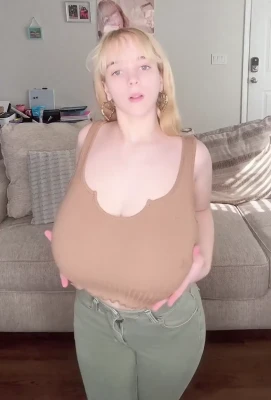 marissaeve - her tight ass is so insane 🥵🍑