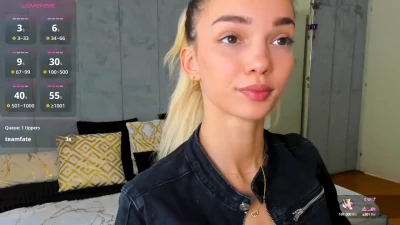 milliefoxi - Backshots in the car?