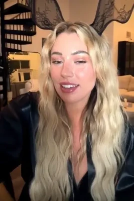 jadelynmusic - I'm craving a blowjob so bad 💋 any volunteers?
