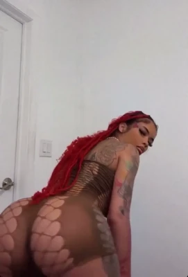enticingtylicia - Looking thick🤷🏼‍♀️
