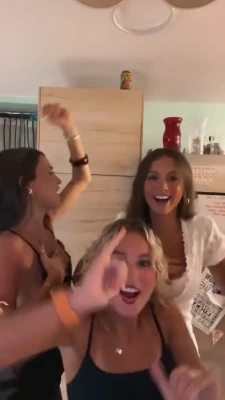 niki - Scared My Titties Off .... Watch Me Jump from a Fan Sign
