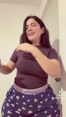 valeriaifit - You want it from the front or back baby?