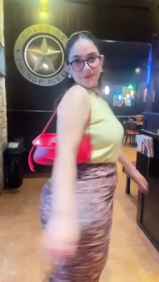 valeriaifit - I was feeling naughty at dinner and decided to pop out a titty 😈