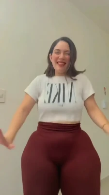 valeriaifit - green in and on me looks good, don't you think?  💚LIVE STREAM💚