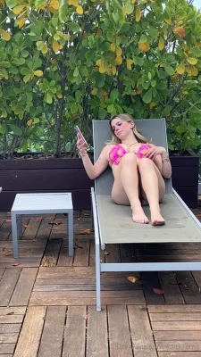 kaitkrems - Swaying & bouncing my ass in your face while I play with my thong