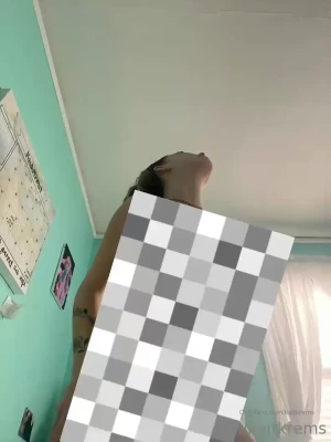 kaitkrems - Who s going to help me drain my nice cock